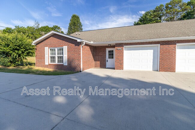 Building Photo - 4622 Ventura Dr