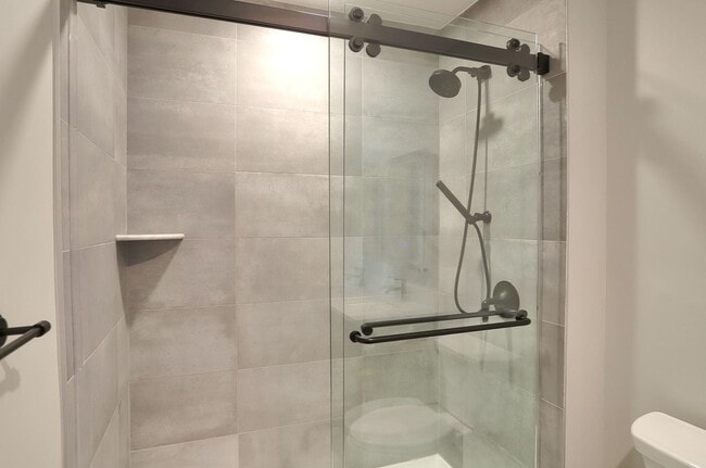 Building Photo - 32 Oakland Ave