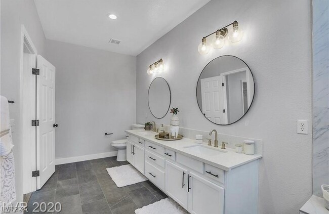 Building Photo - 254 Little Minah Ct
