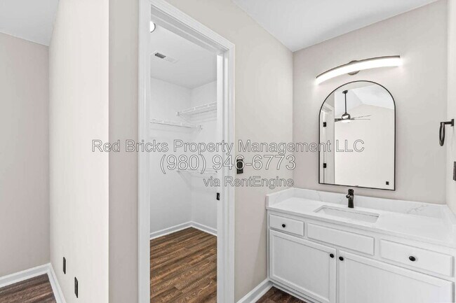 Building Photo - 10212 University Park Ln