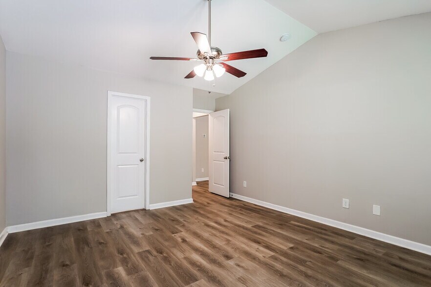 Building Photo - 9 Badger Pass Dr