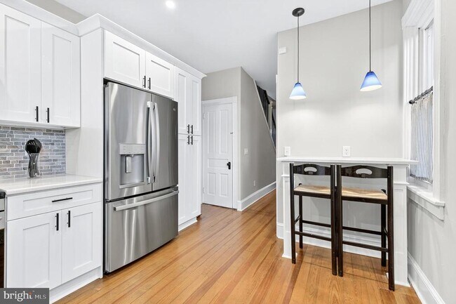 Building Photo - 624 St Joseph St