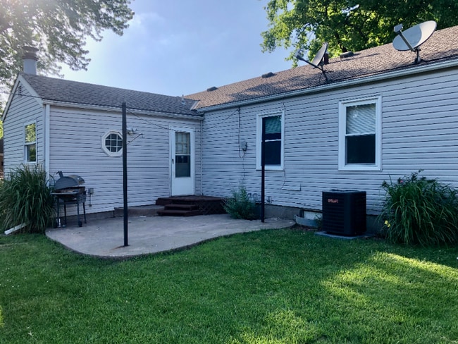 Building Photo - 1109 E Fredrickson Dr