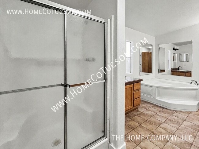 Building Photo - 5840 E Dakota Rd