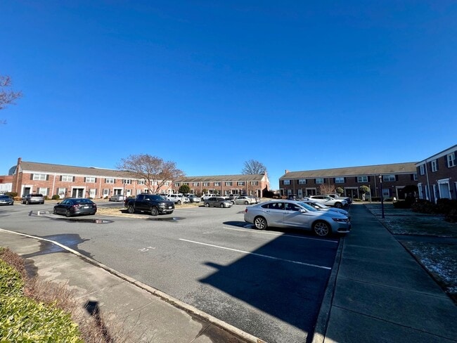 Building Photo - ***Waterfront Condo W/S/T INCLUDED!