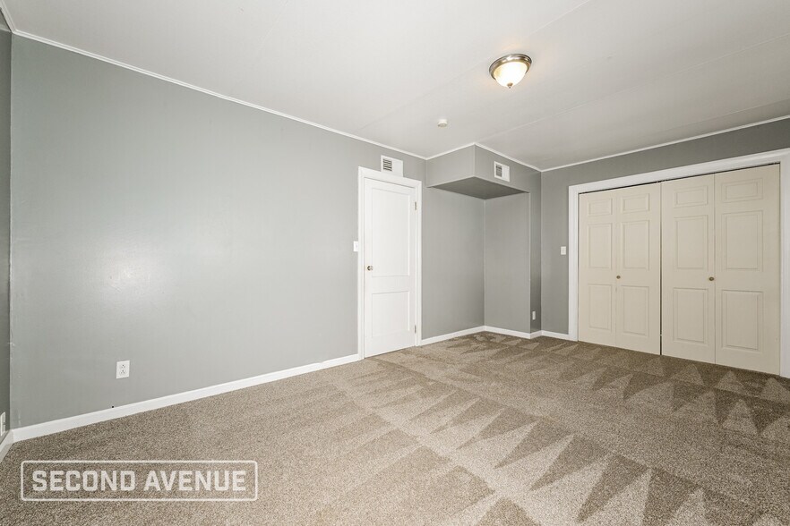 Building Photo - 1926 Sloan Ave