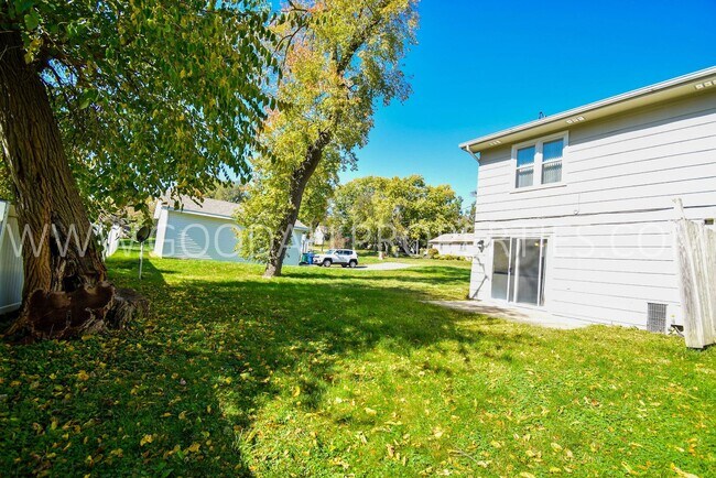 Building Photo - Completely Remodeled  2 Bedroom 1 bath Dup...