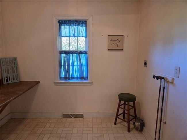 Building Photo - 111 Saddle Brook Cir