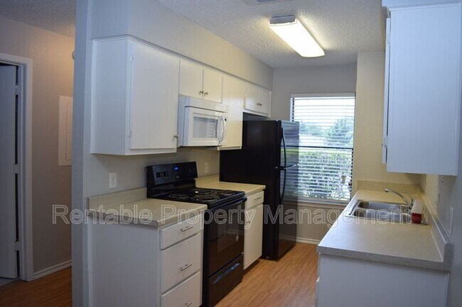 Building Photo - 3724 Cibolo Dr