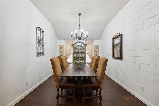 Building Photo - 525 Braewick Dr