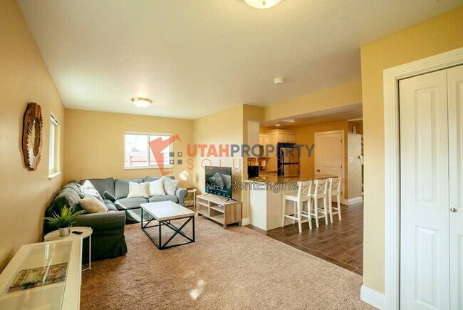 Building Photo - 7290 Racquet Club Dr