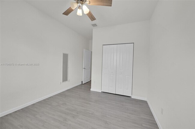Building Photo - 4204 N Dixie Hwy