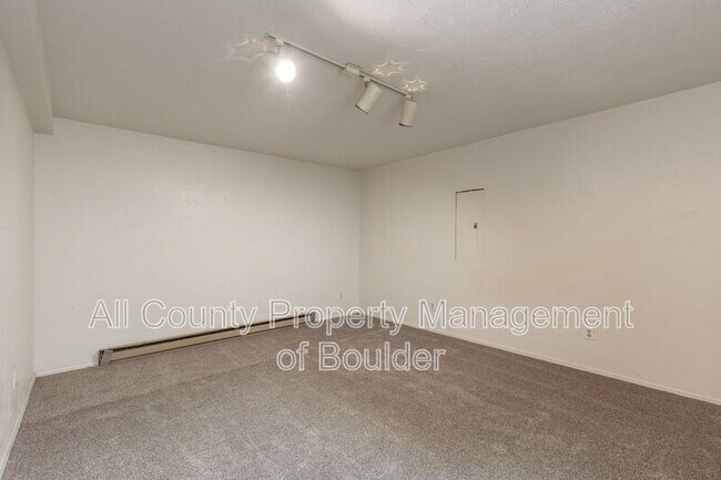 Building Photo - 841 Crisman Dr