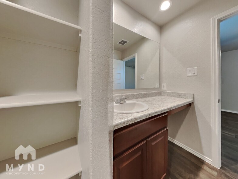 Building Photo - 13011 Lineberry Ln