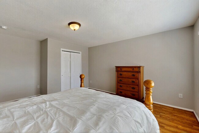 Building Photo - 5323 Ridge Rock Ave NW