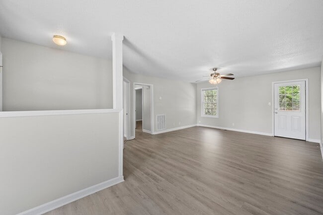Building Photo - Cozy Charm Meets Modern Touches in Oak Grove