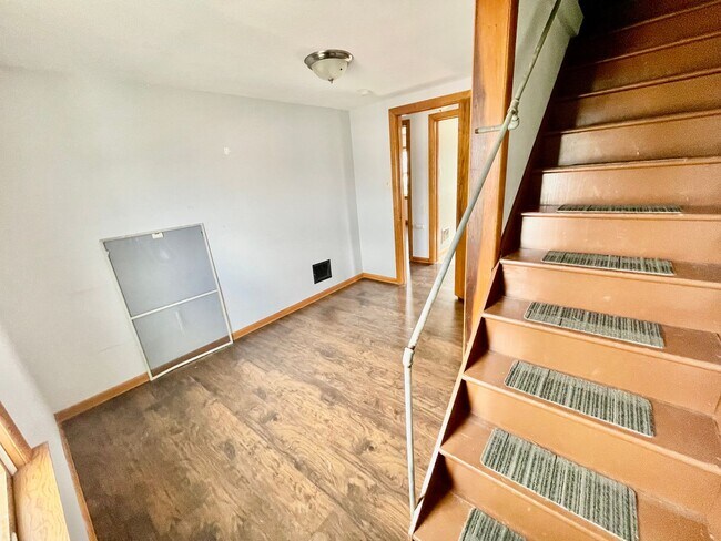 Building Photo - Coraopolis 3 Bedroom, 2 Bath House with De...