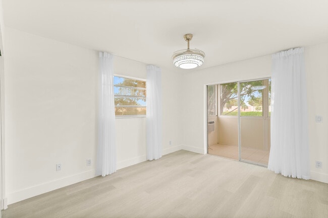 Building Photo - 361 Normandy Ln
