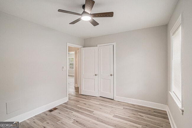 Building Photo - 1830 Meadow Ln