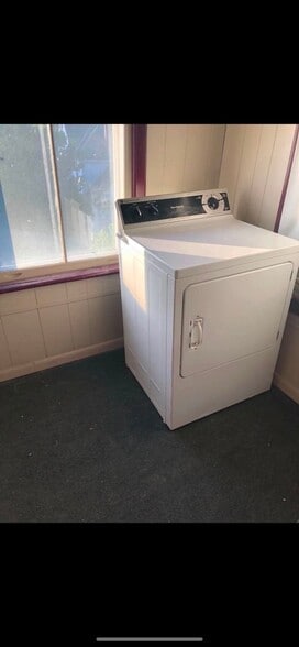 Dryer - 15 Vanderwerken Ave