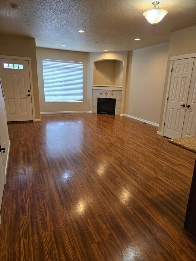 Building Photo - Excellent Condition & plenty of storage! Three levels + Attic Storage