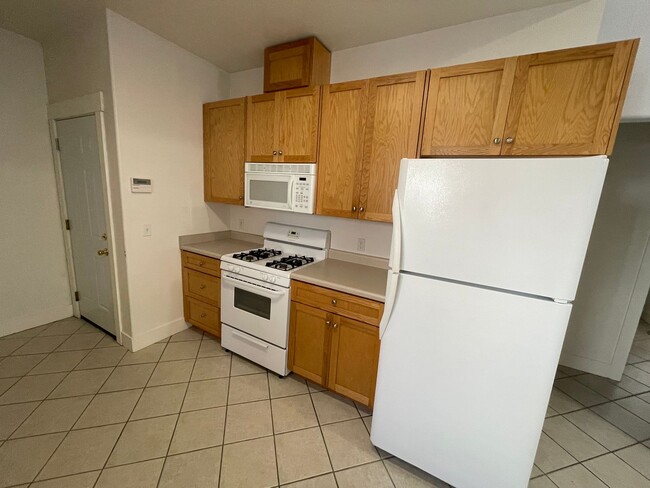 Building Photo - 2 Bedroom 1 1/2 Bath  on Bidwell Park!!