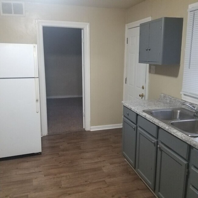 Building Photo - 2BR Westside House only 688/month