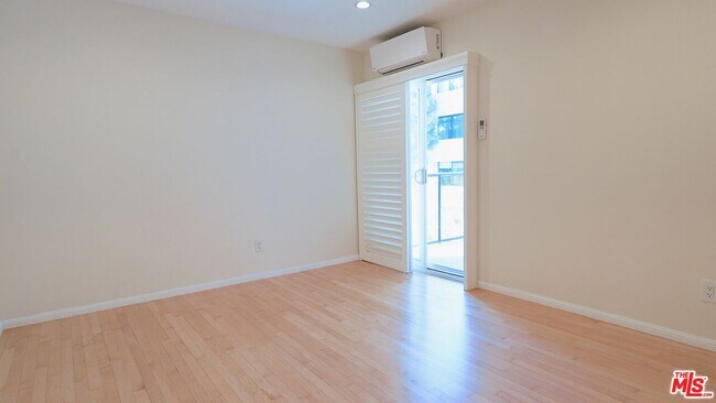 Building Photo - 9005 Cynthia St