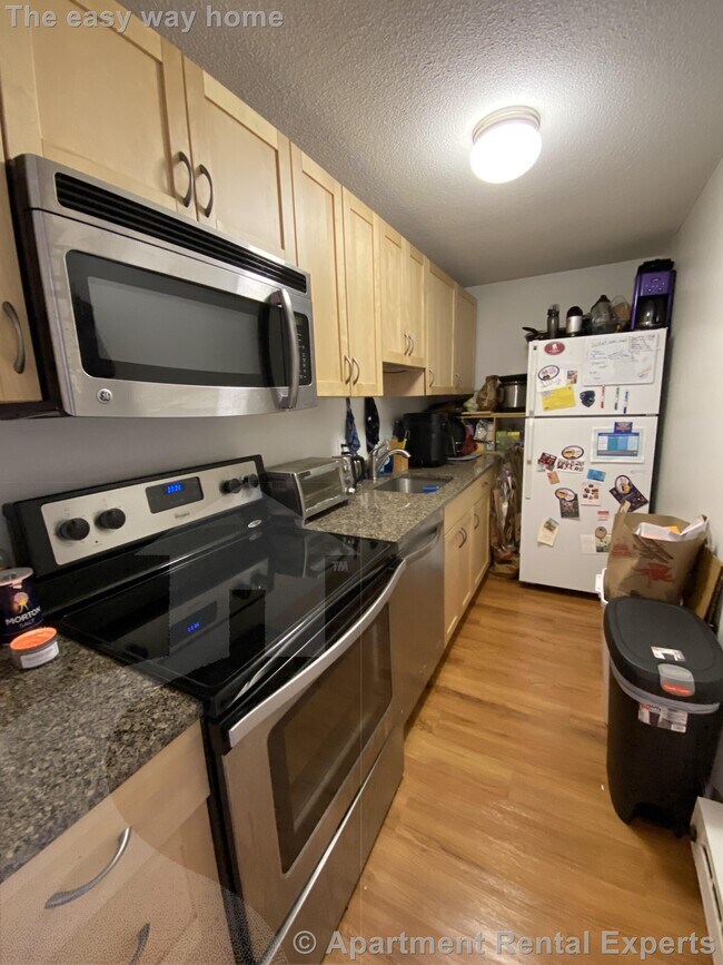 Building Photo - 94 Beacon St