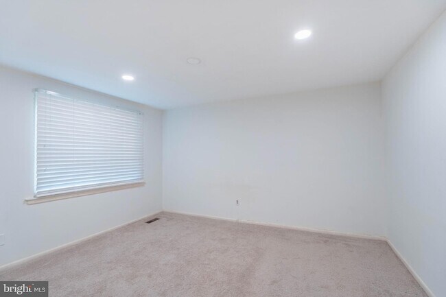 Building Photo - 3338 Carroll Ct