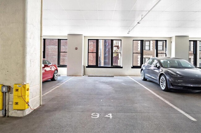 Building Photo - 915 Olive St