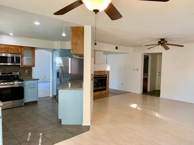 Building Photo - Beautiful Northwest Bakersfield Home with Solar - Ready for Immediate Move In!