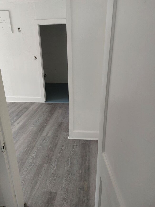 Building Photo - 1014 NE 8th Ave