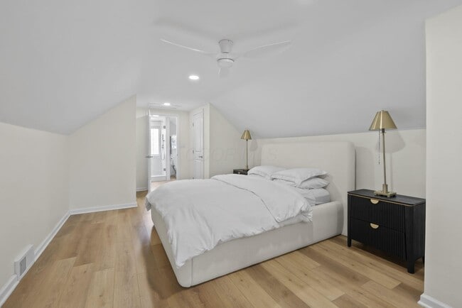 Building Photo - 111 Rosslyn Ave