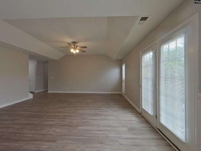 Building Photo - 608 Cottontail Ct N