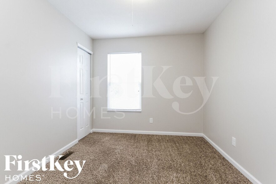 Building Photo - 746 Apple Ln