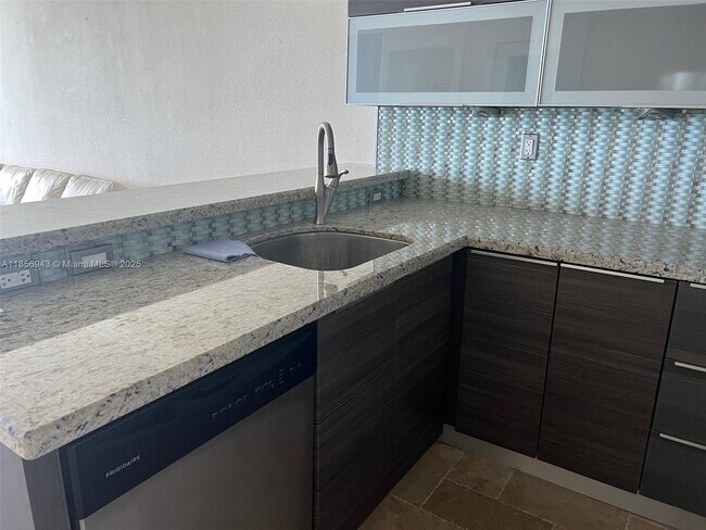 Building Photo - 2501 S Ocean Dr