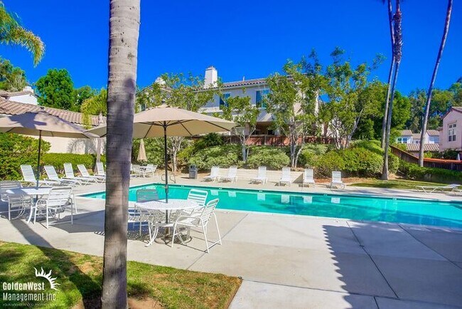 Building Photo - Stunning 3Bdm 2.5Ba Townhome in Carmel Valley