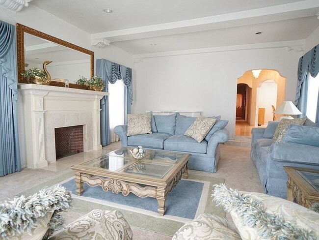 Building Photo - 3-Bedroom with 2 Baths and Spacious 2002 Sq Ft in Los Angeles!