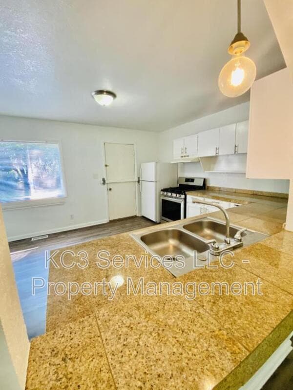 Building Photo - 9303 Stark Ave