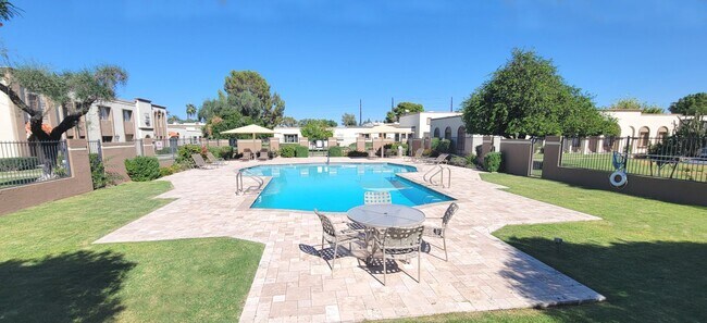 Building Photo - Scottsdale