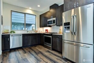 Building Photo - 1908 24th Ave S