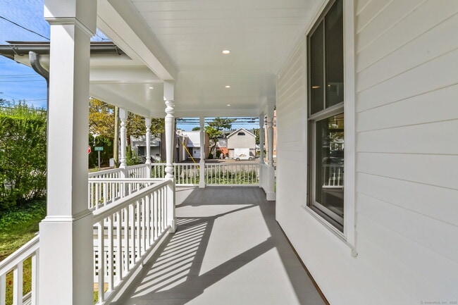 Building Photo - 134 Rowayton Ave