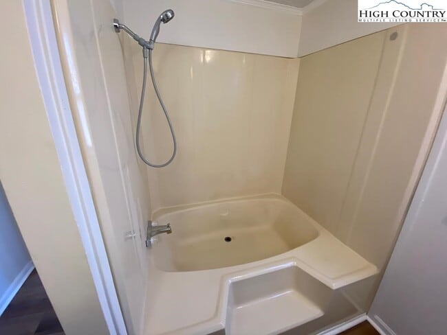 Building Photo - 462 Hartsoe Rd