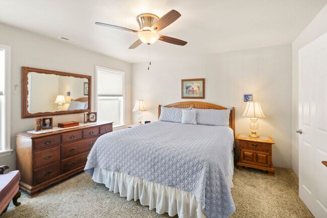 Building Photo - Unfurnished Rental in desirable SW Medford...