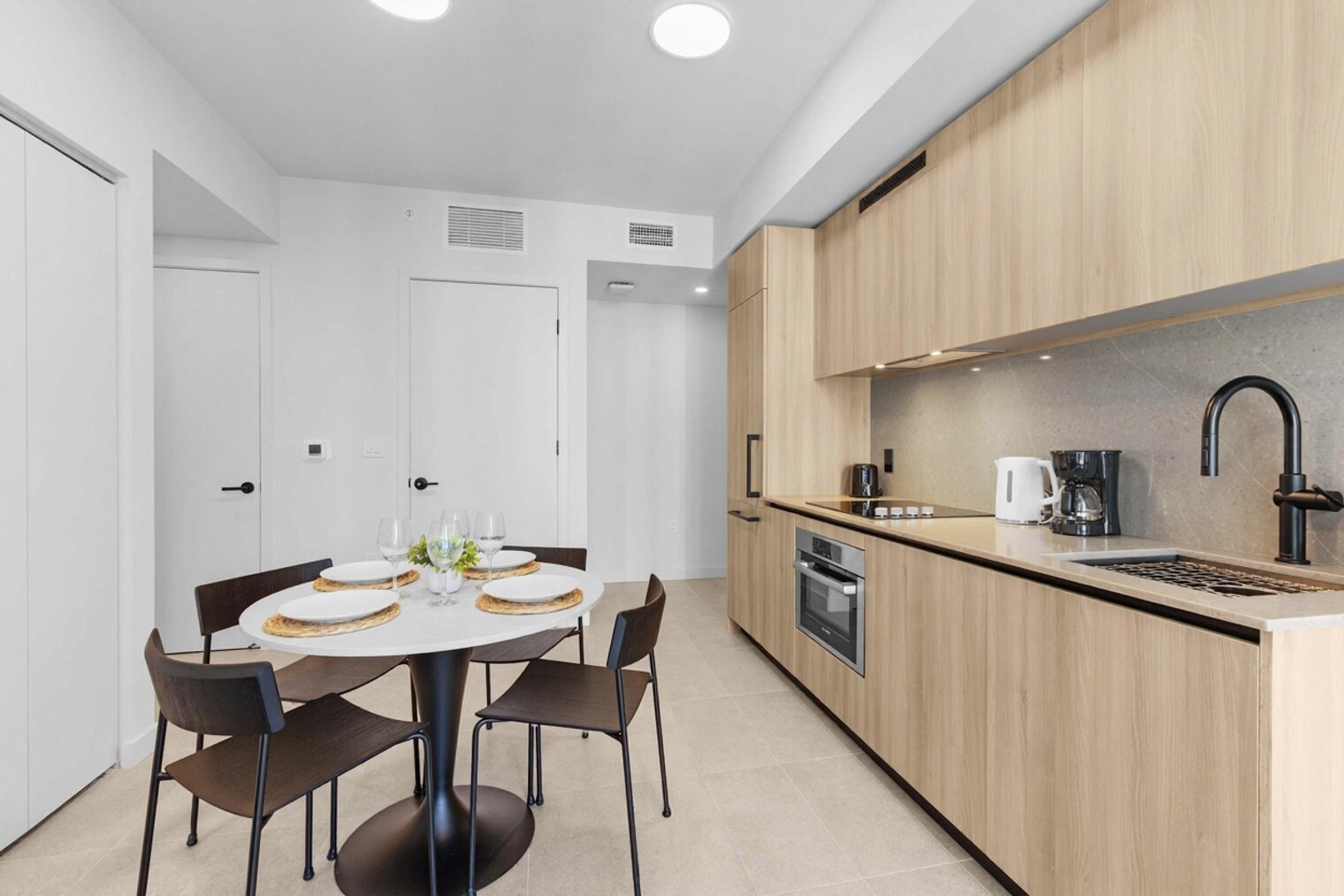 Building Photo - 501 NE 1st Ave