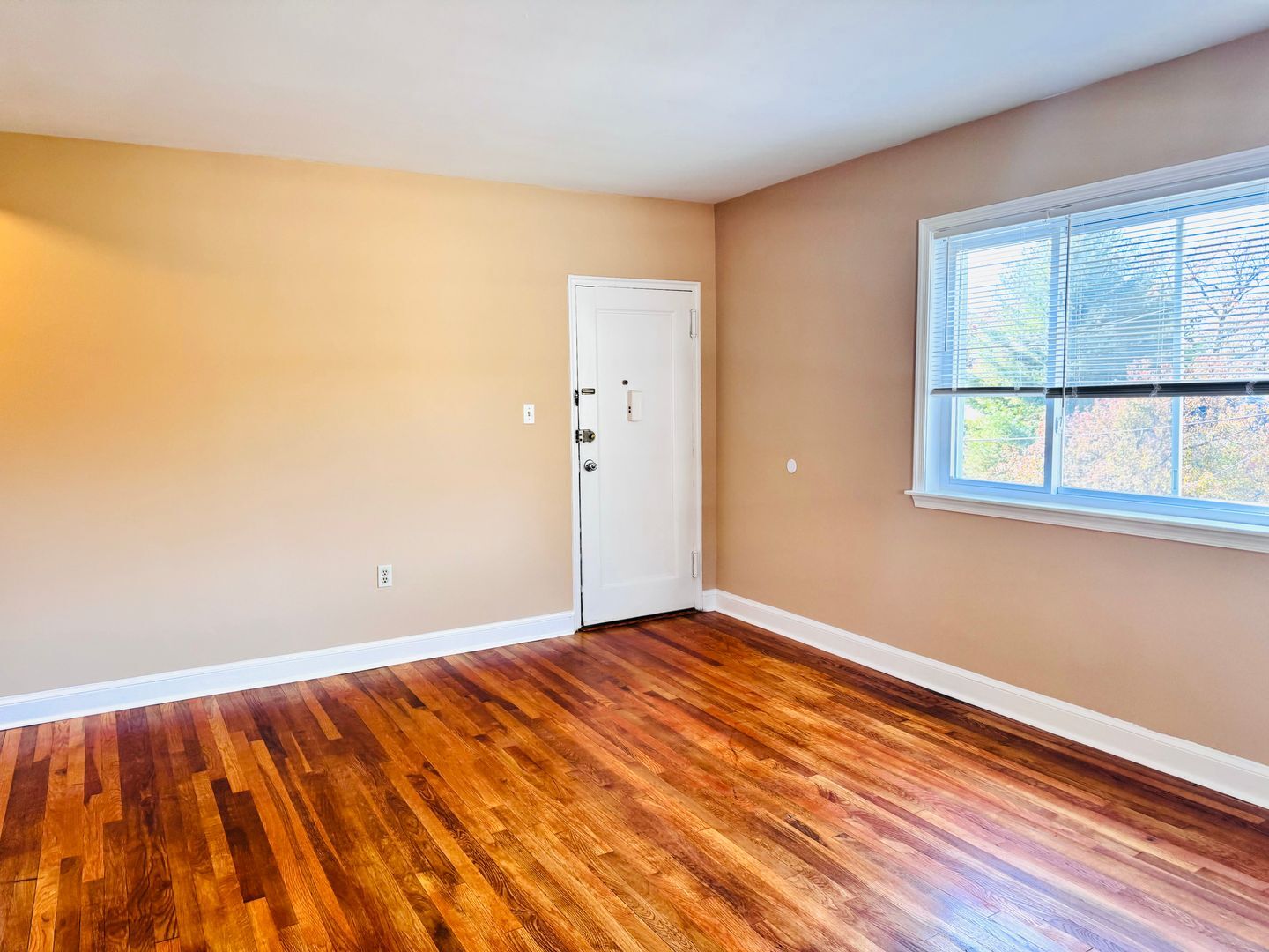 Building Photo - 8805 Plymouth St