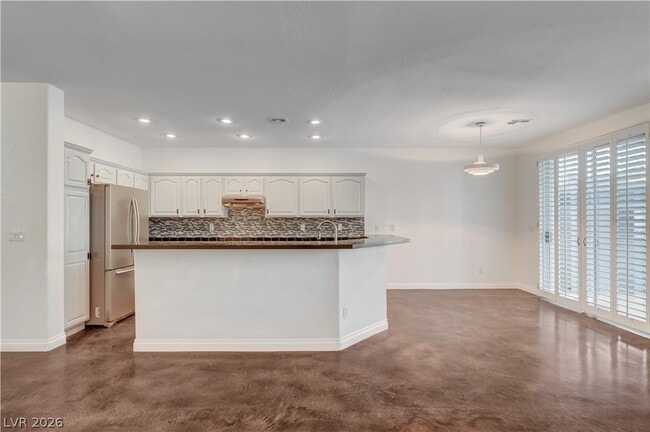 Building Photo - 9420 San Laguna Ct