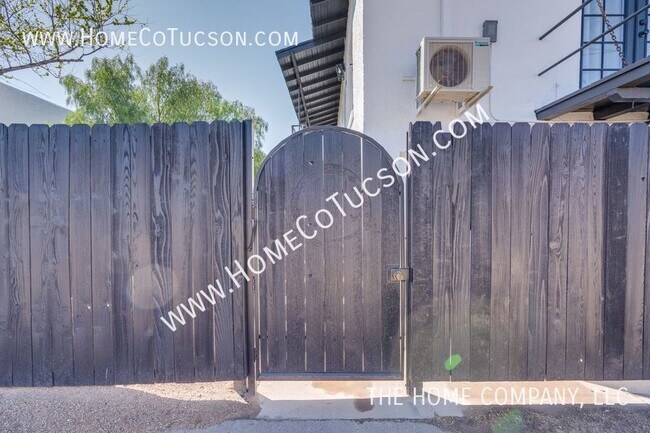 Building Photo - 940 E Florita St