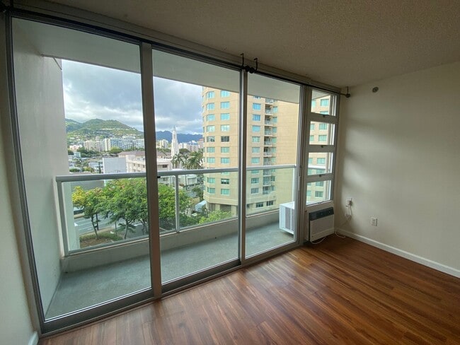 Building Photo - 1 Bedroom / 1 Bathroom Condo with Lanai + ...